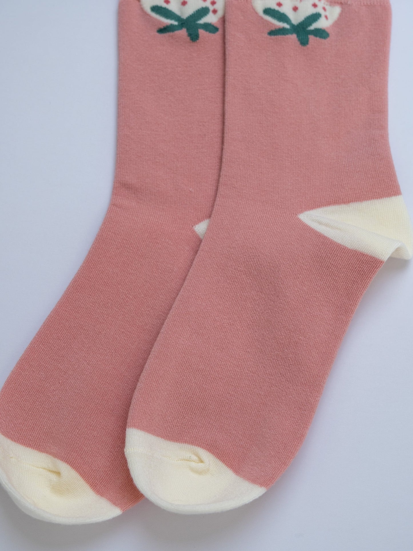 White Berry Bite – Women's Crew Socks