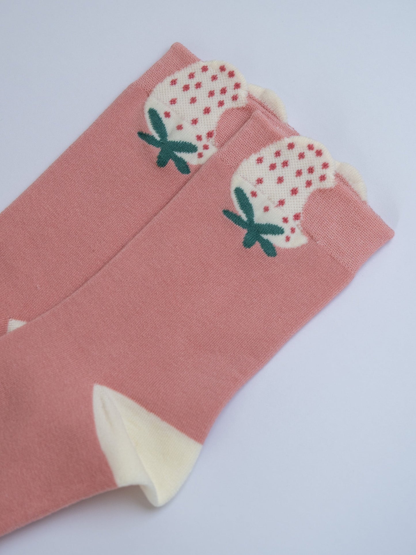 White Berry Bite – Women's Crew Socks